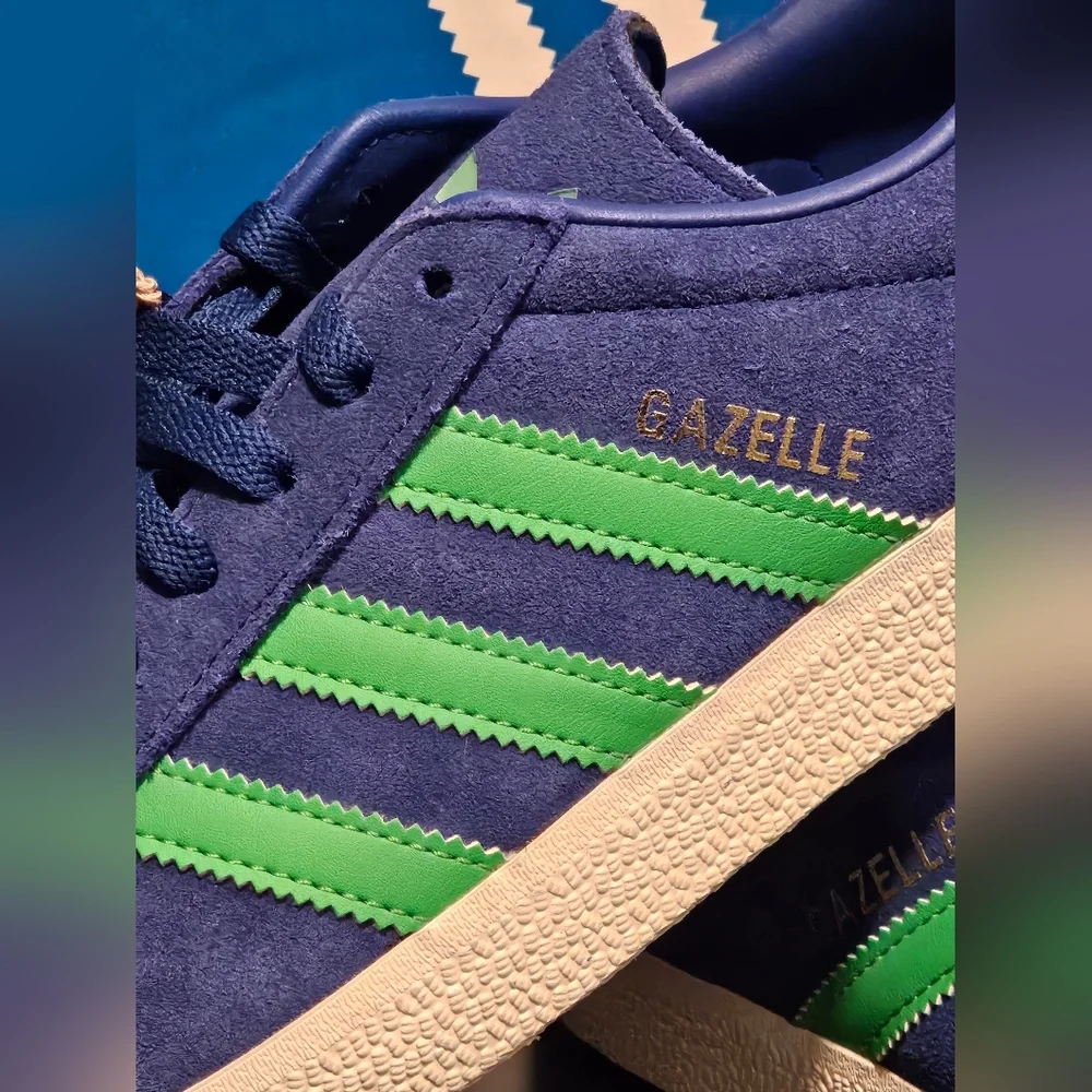 Adidas Gazelle Royal Blue with Green Stripes - Picture 2 of 10